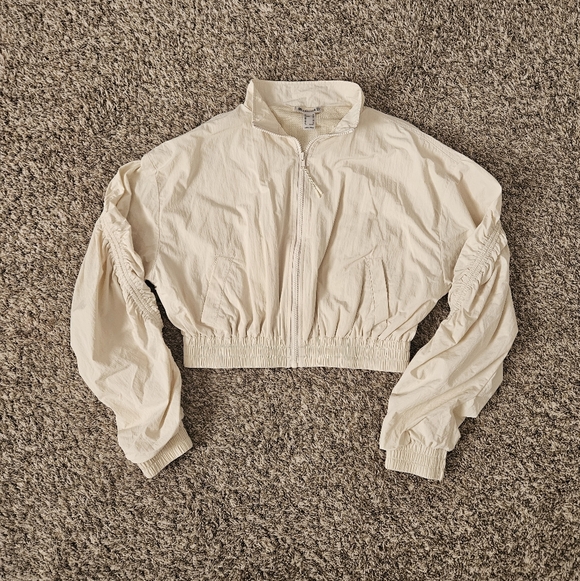 Forever 21 Cropped Windbreaker - Picture 6 of 7